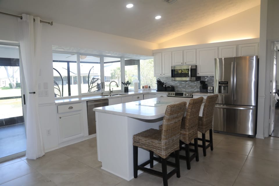Kitchen w/ 3 seater Kitchen Island
