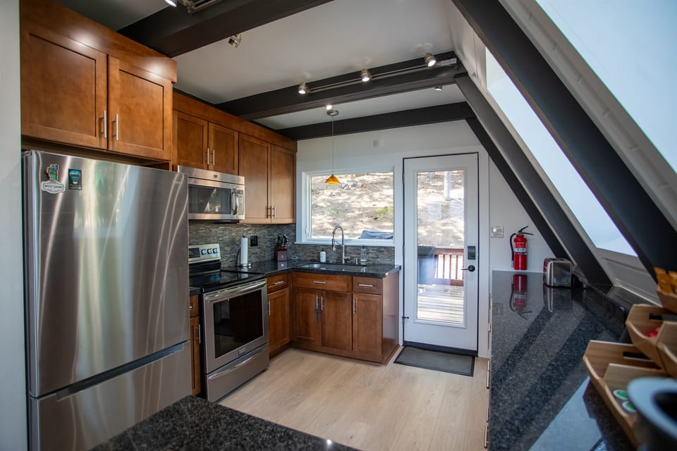 Full equipped modern kitchen with everything you need.