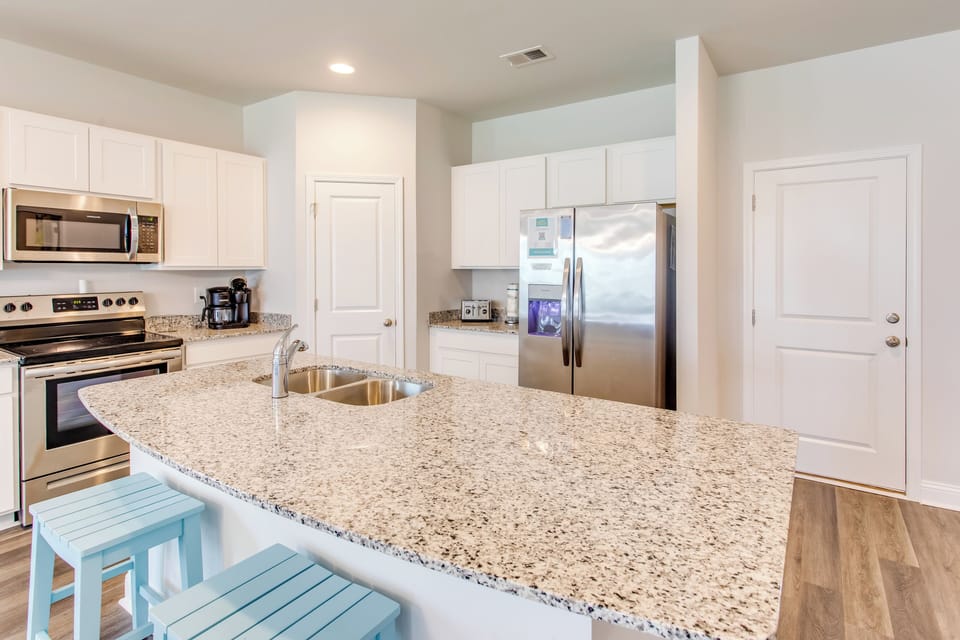 Kitchen | Free WiFi | Single-Story Unit