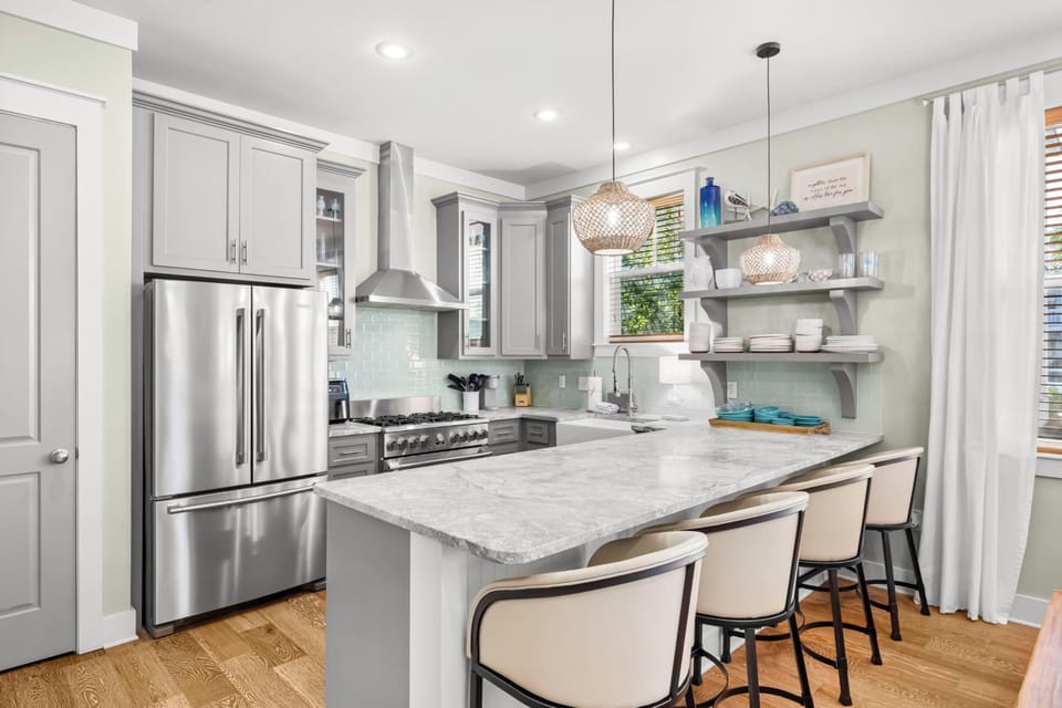 Kitchen with Breakfast Bar