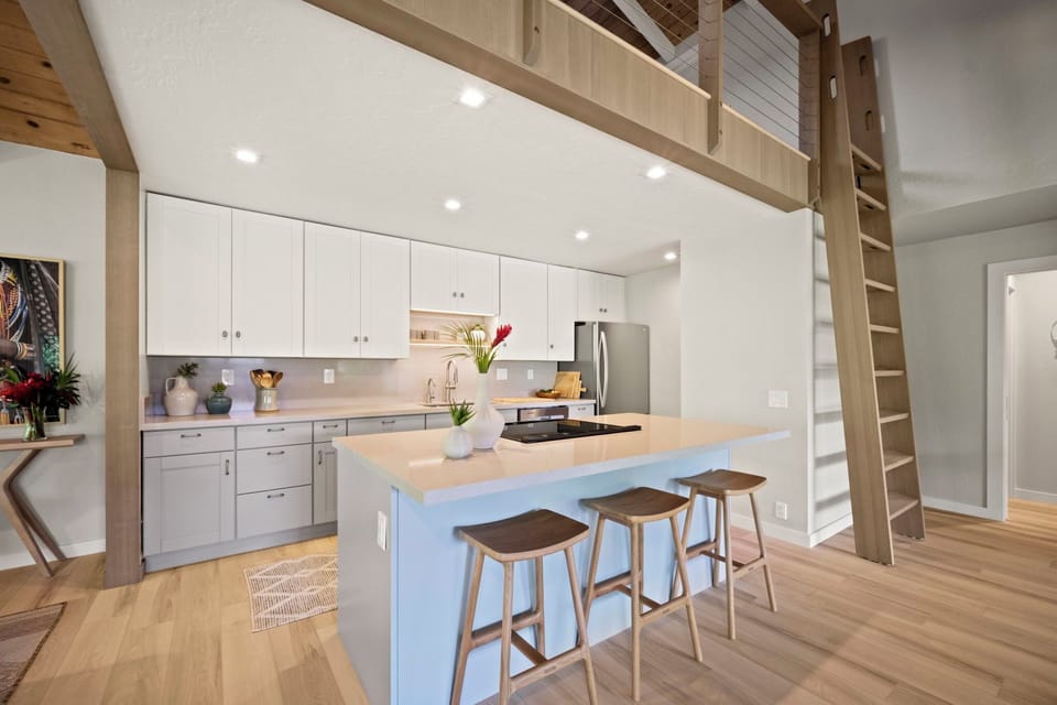 Fully equipped kitchen for cooking and dining