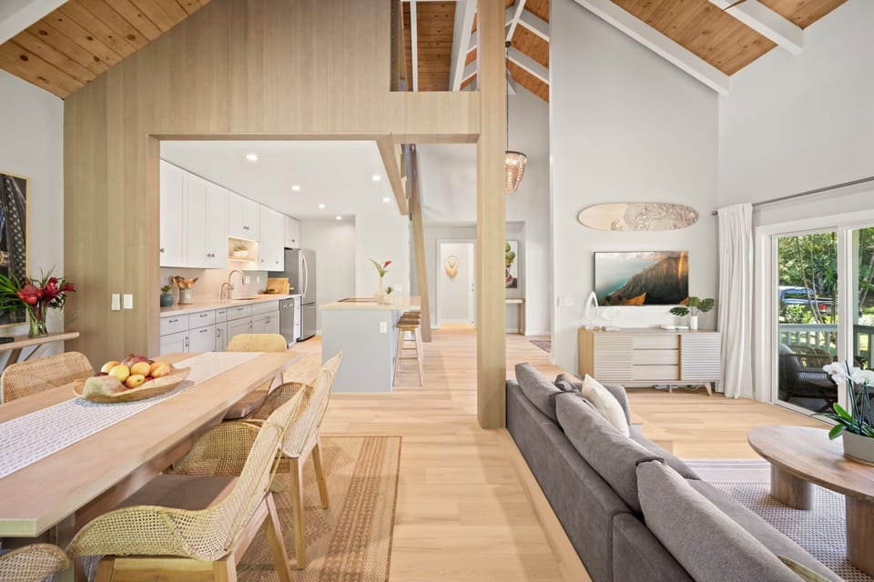 Newly renovated with state of the art decor and luxury modern am
