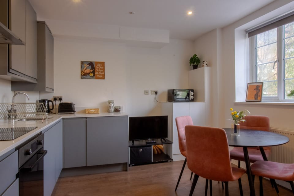 TV/ kitchen