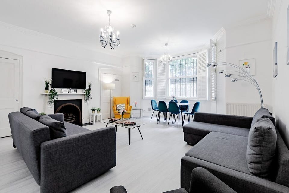 Living Room / Lounge