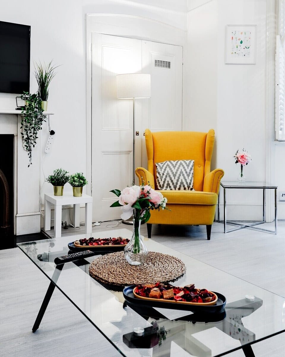 Living Room / Lounge