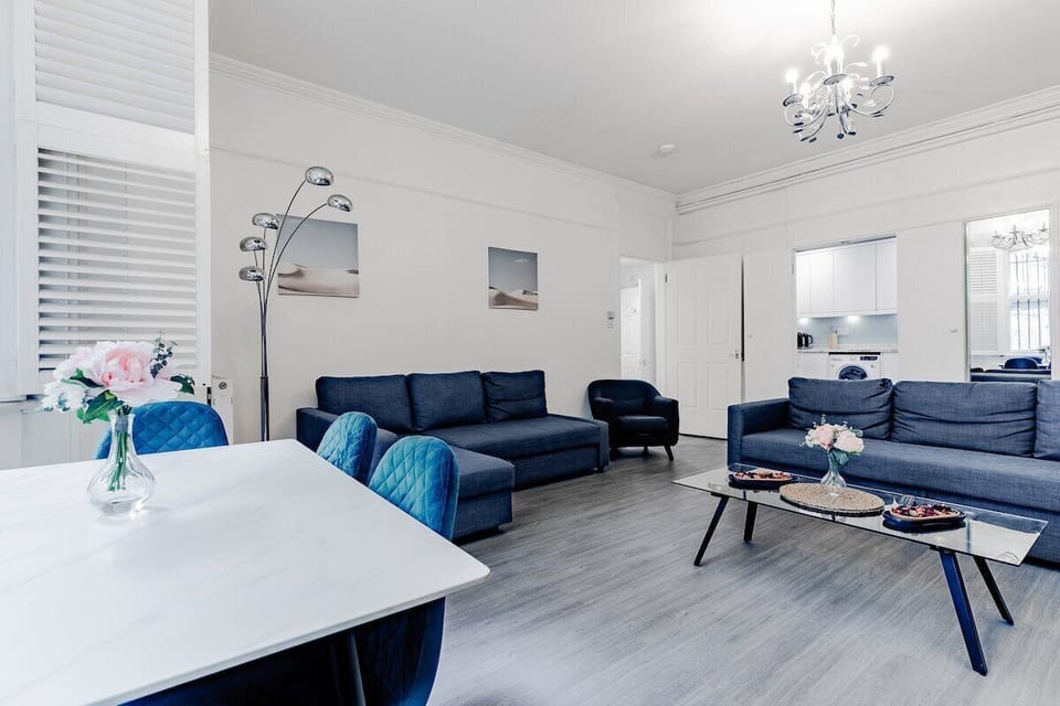 Living Room / Lounge