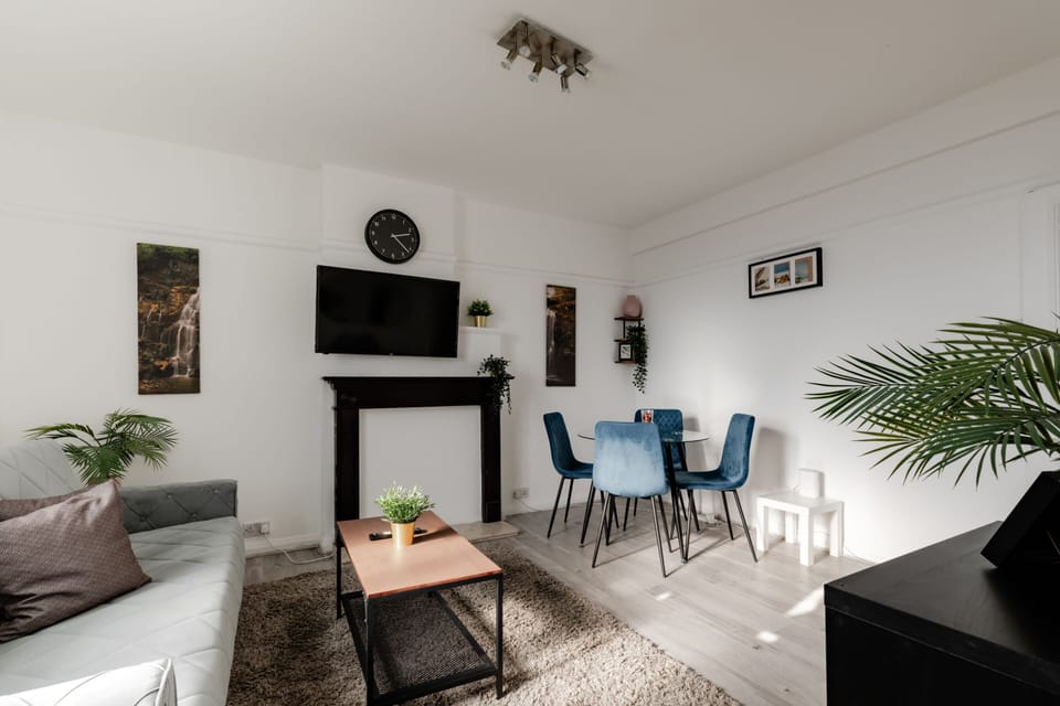 Living Room / Lounge