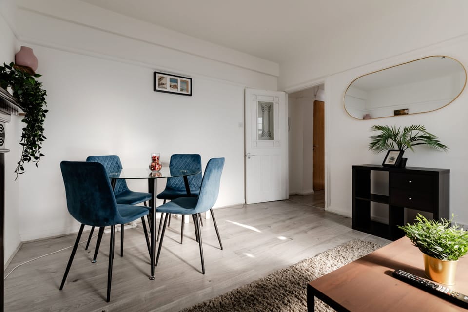 Living Room / Lounge