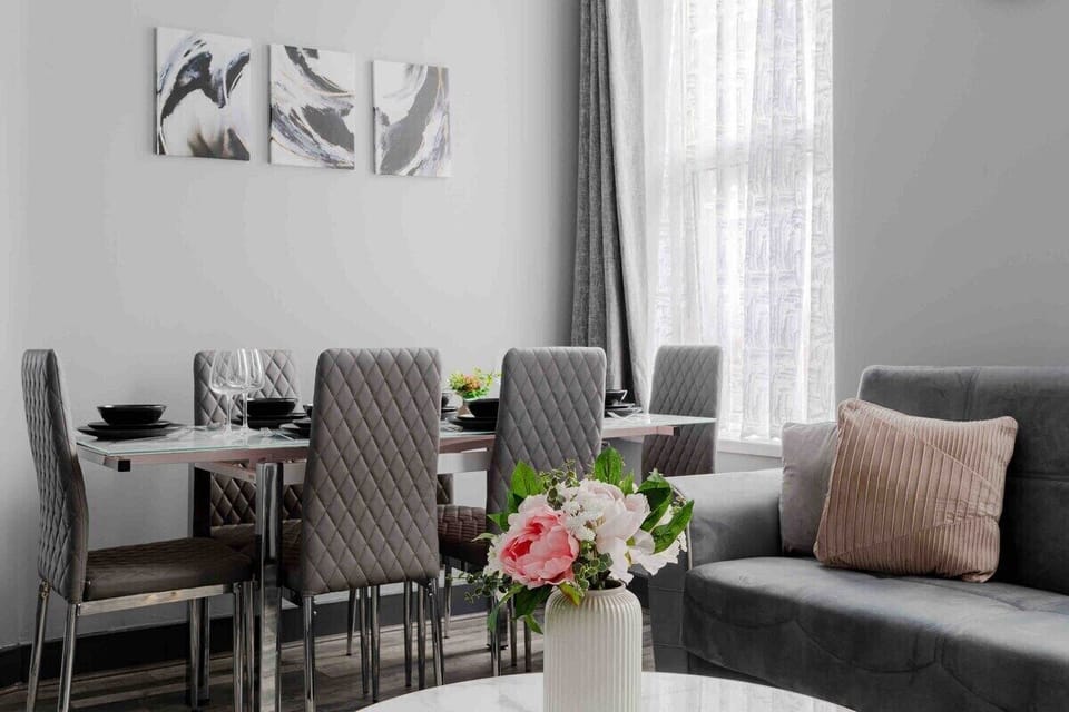 Dining / Restaurant