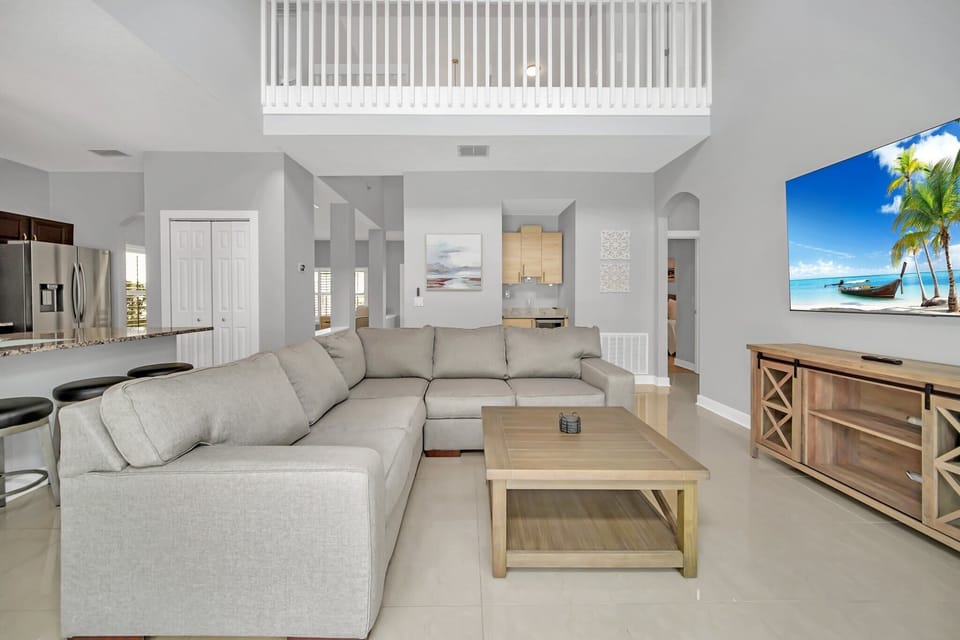 Inviting Family Room Perfect for Relaxing Evenings