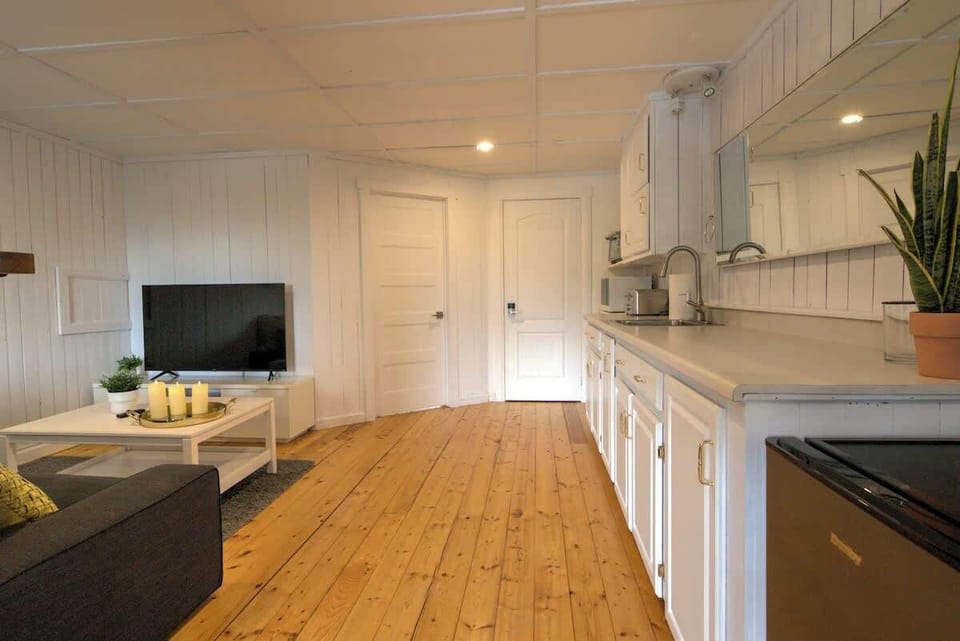 Espace lumineux et aéré au décor moderne, parfait pour la détente et le divertissement!