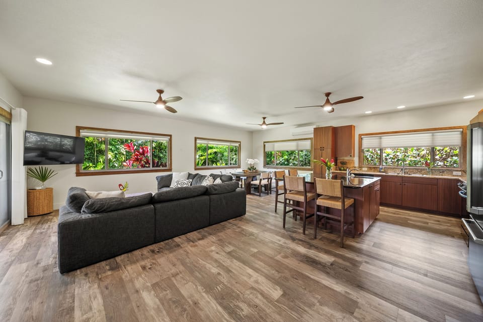 Expansive common space with dual ceiling fans and ample natural light—ideal for family-style entertaining.