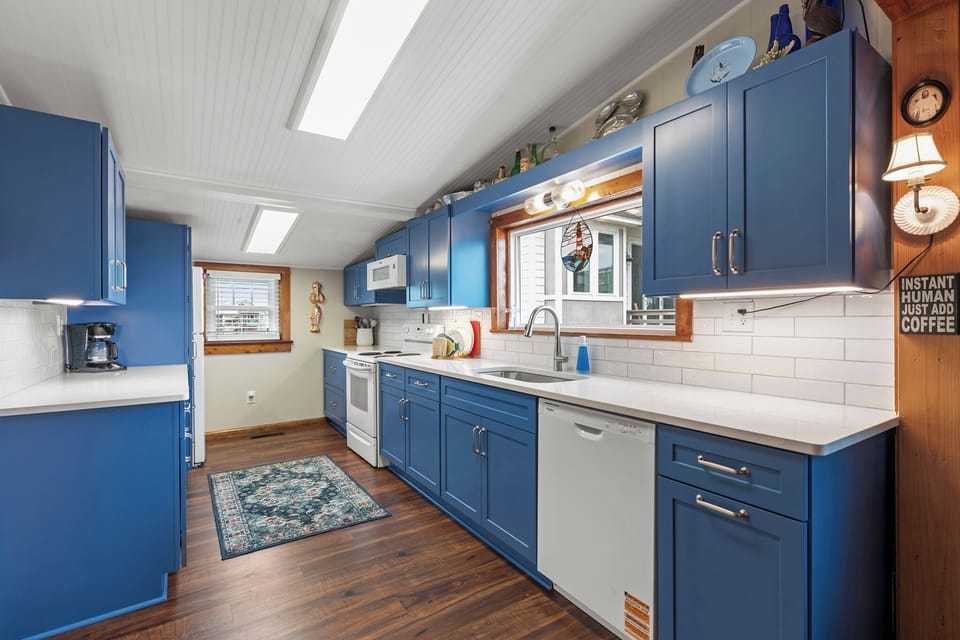 KDN2702: The Barn | Mid Level Kitchen