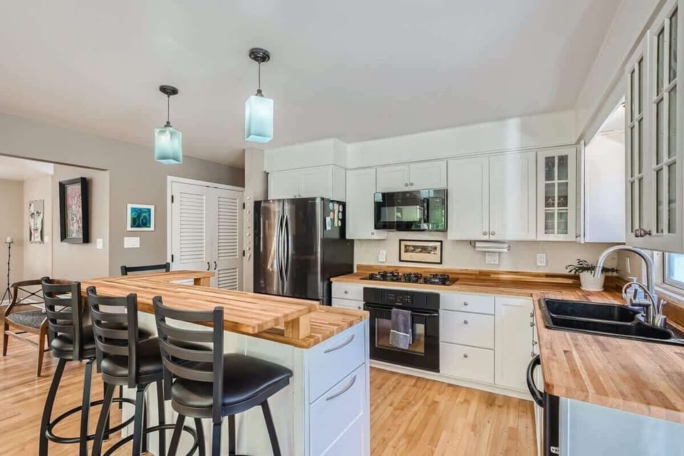 Complete kitchen with cookware, utensils, and appliances for daily use