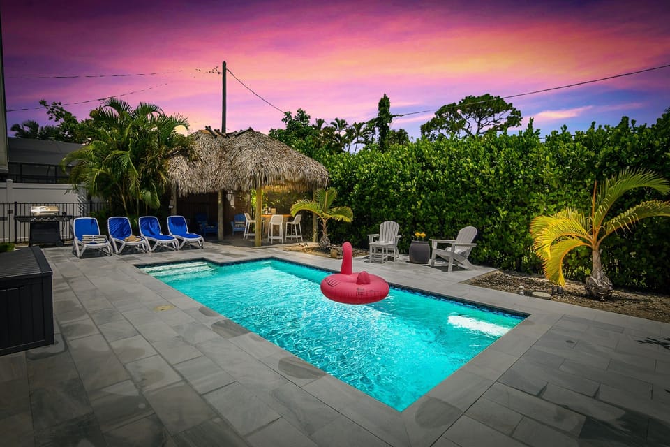 Your private Naples oasis, lit and ready 🌊🪷