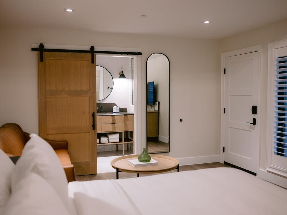 Settle in with a cozy lounge corner and easy ensuite access.