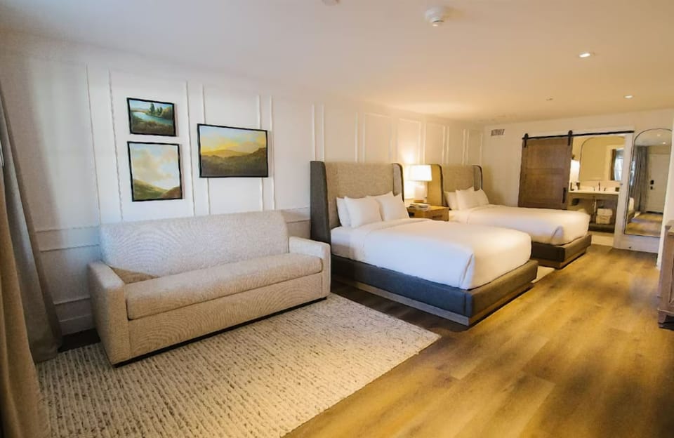 Settle in together with two queen beds and cozy sofa.