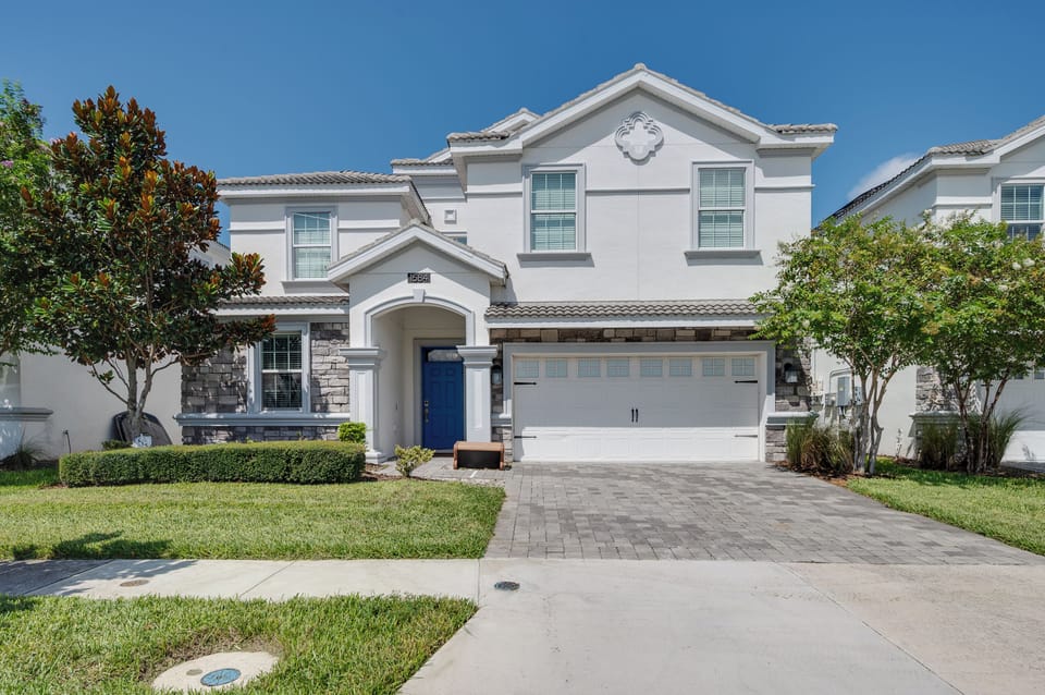 Large 8 bedroom family home in the heart of Championsgate, FL