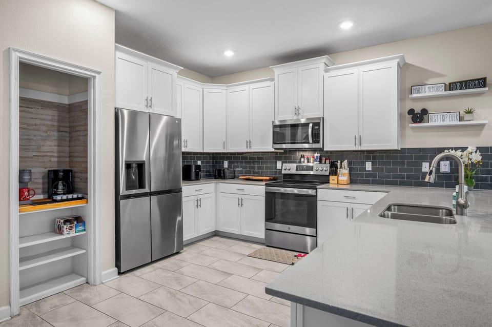 Fully equipped kitchen with space for everyone to join in