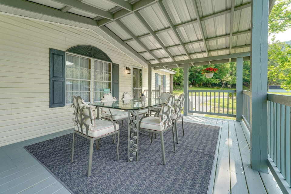 Belle Vacation Rental | 3BR | 2BA | 1,090 Sq Ft | 6 Steps to Enter