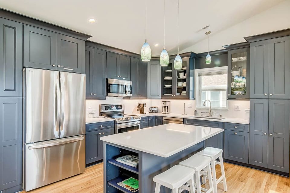 Top-Level Kitchen with Bar (seats 3)