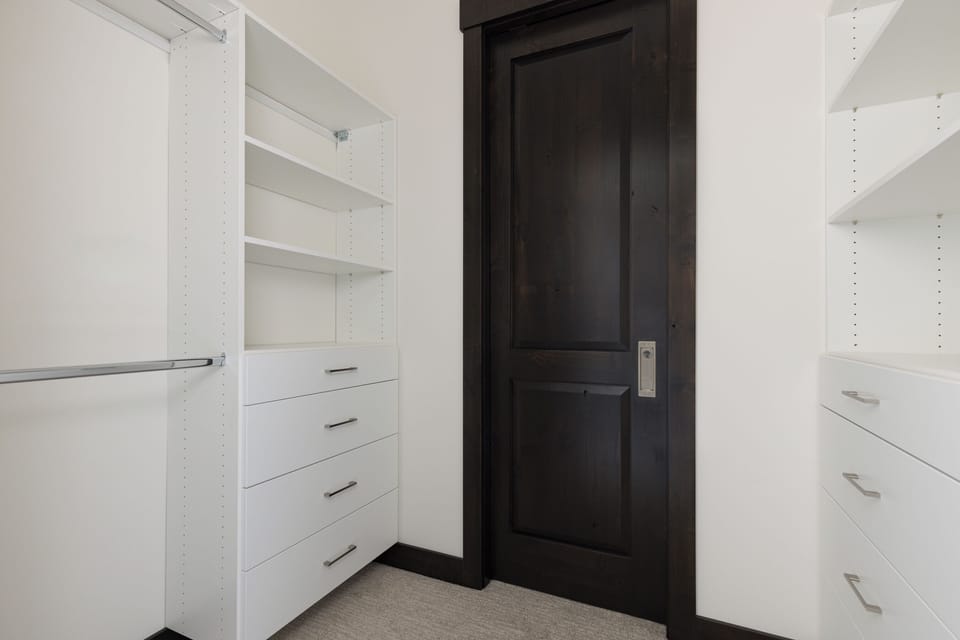 Primary suite has a walk-in closet | Main Level