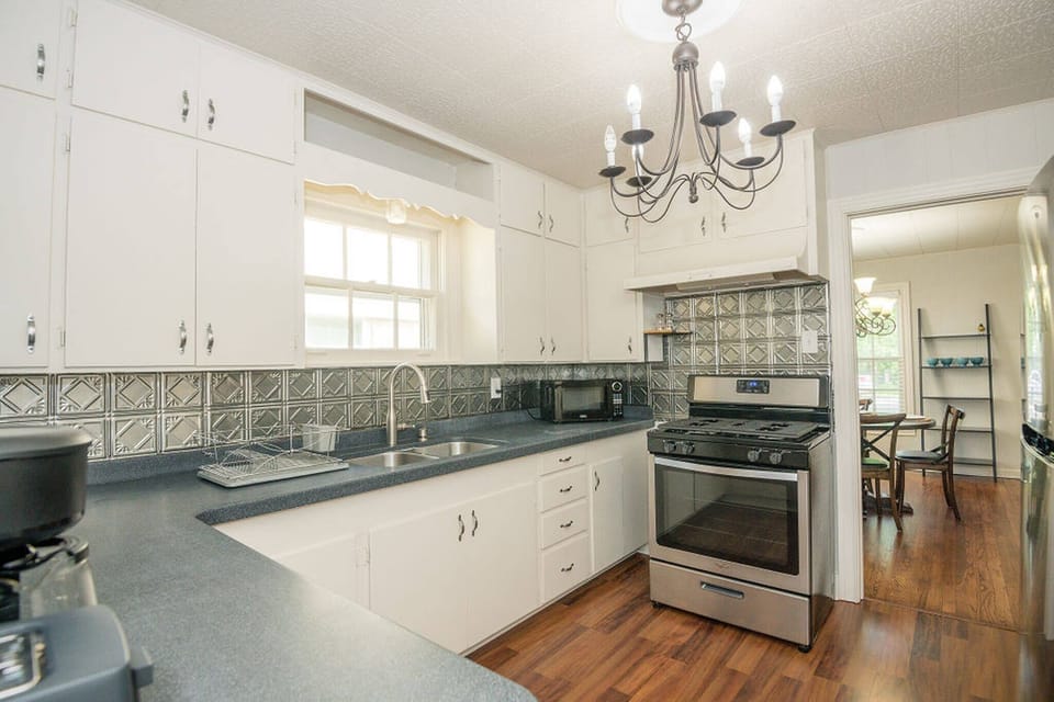 Gas stove and oven