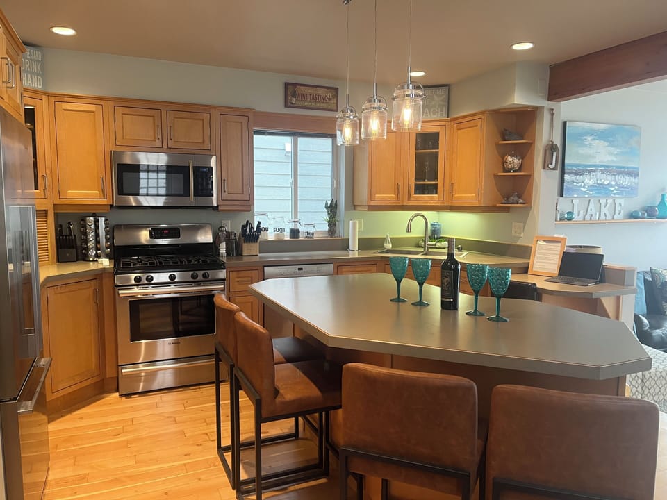 Kitchen has a computer workstation with chair