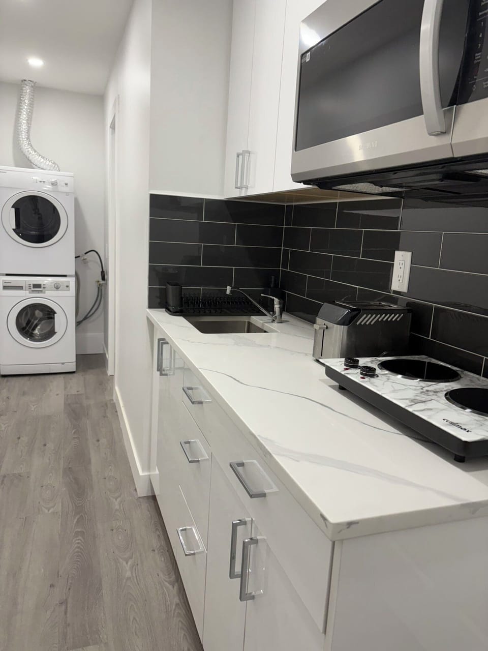 Kitchen and laudry