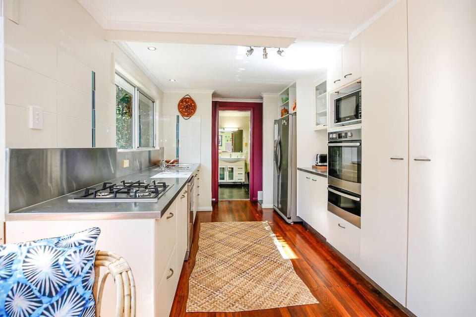 Enjoy a fully equipped kitchen with modern appliances, spacious countertops, and all the essentials you need to cook at home. Whether preparing a quick breakfast or a family dinner, this kitchen makes every meal a breeze.