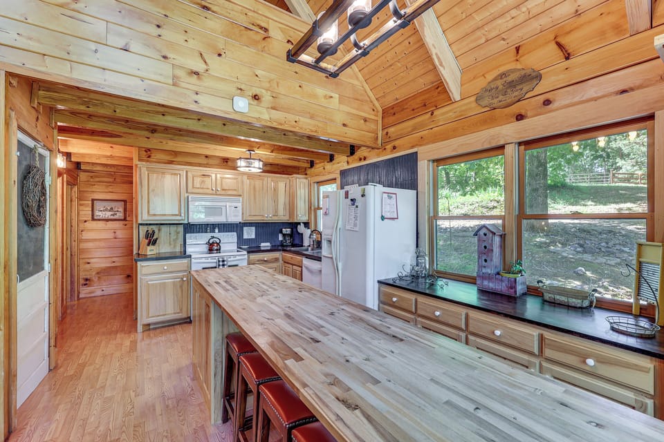 Kitchen | Dishwasher | Toaster | 1st Floor