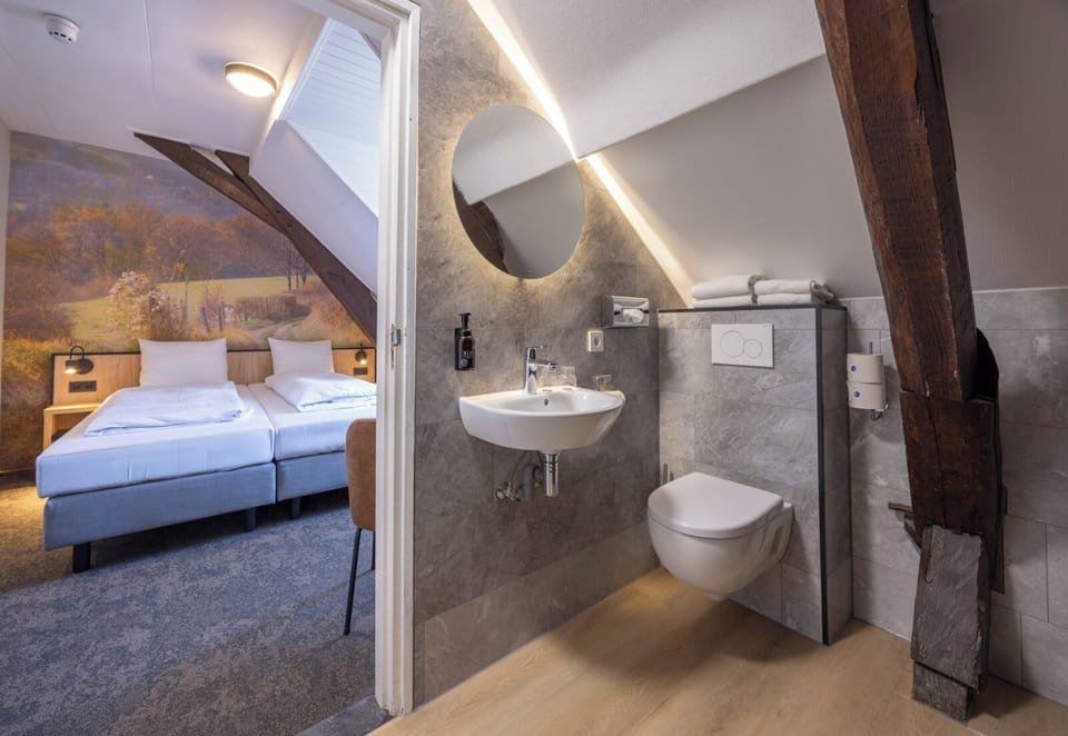 Unit with 2 Twin-size beds