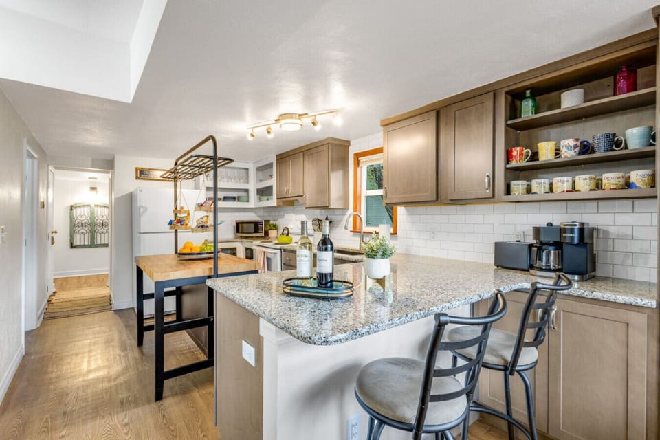 Full kitchen