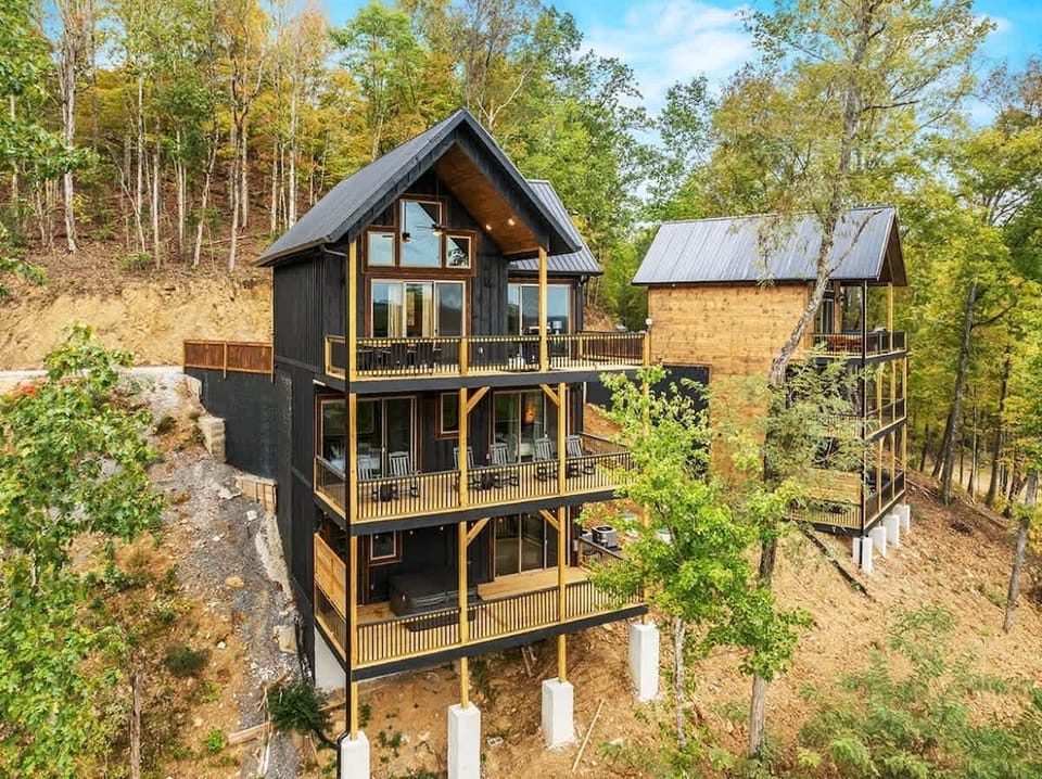 Back exterior cabin view
