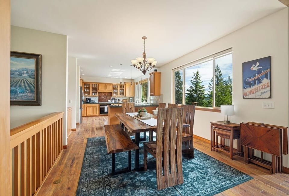 Dining Area (Main Level)