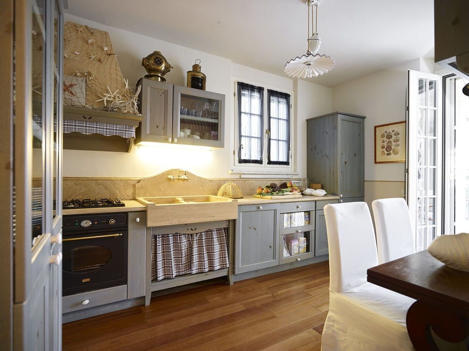 Autumn, Kitchen, Spring, Summer