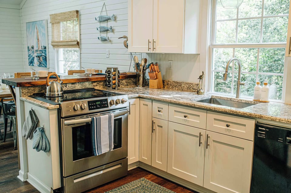 The fully equipped kitchen is ready for everything from quick breakfasts to seafood feasts—just bring your favorite ingredients.