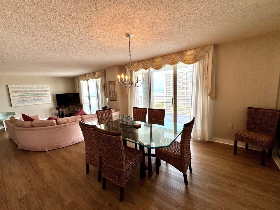 Dining / Living Room