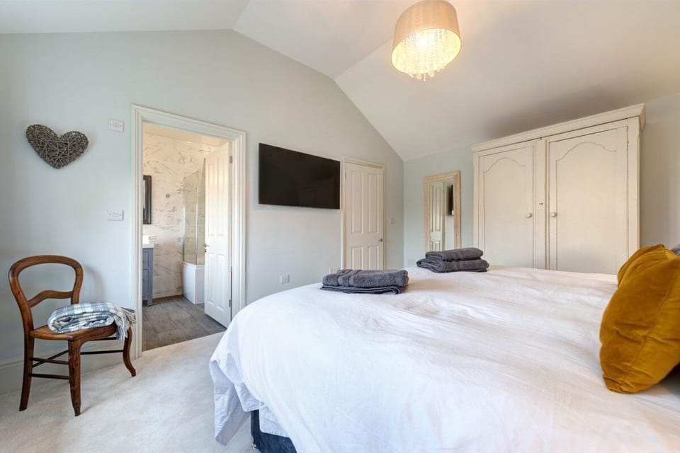 Beautiful on suit bedroom    