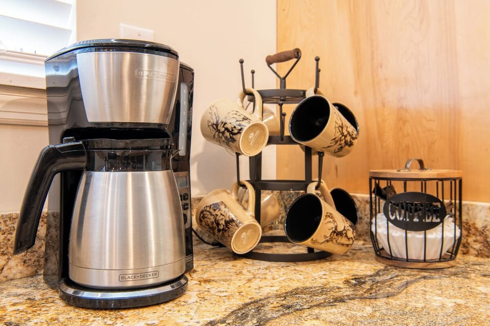 Oldham Ridge Retreat's fully-equipped kitchen