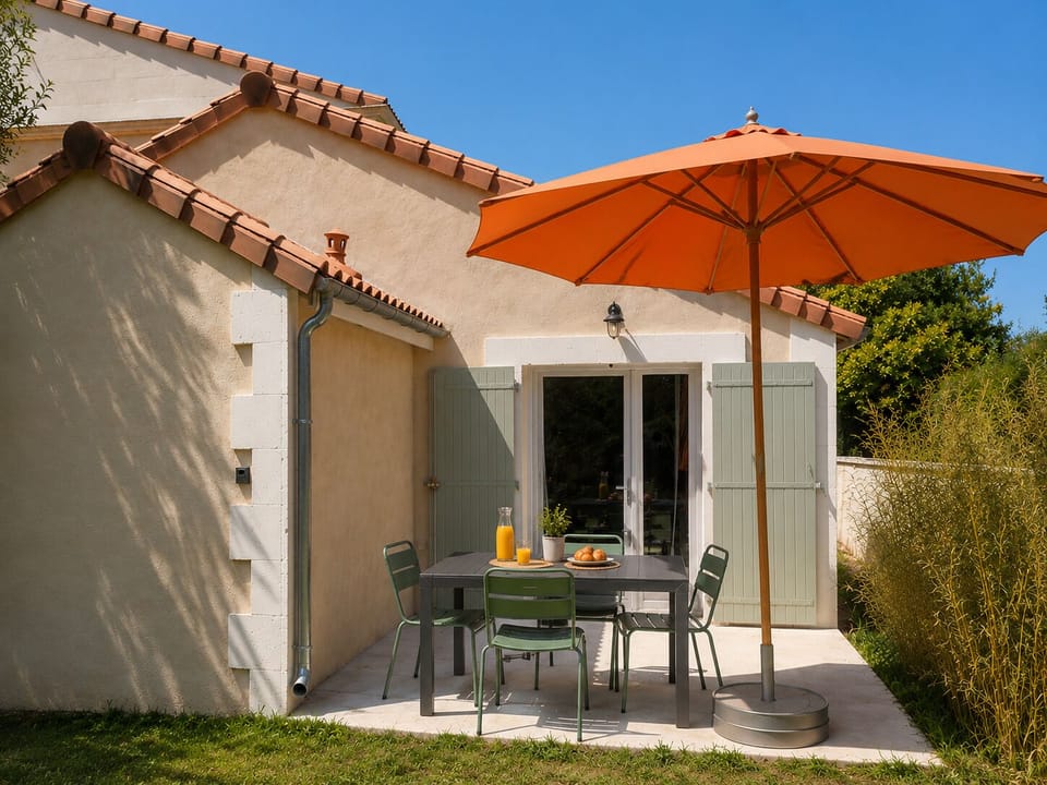 Sunny terrace with no overlooking neighbours