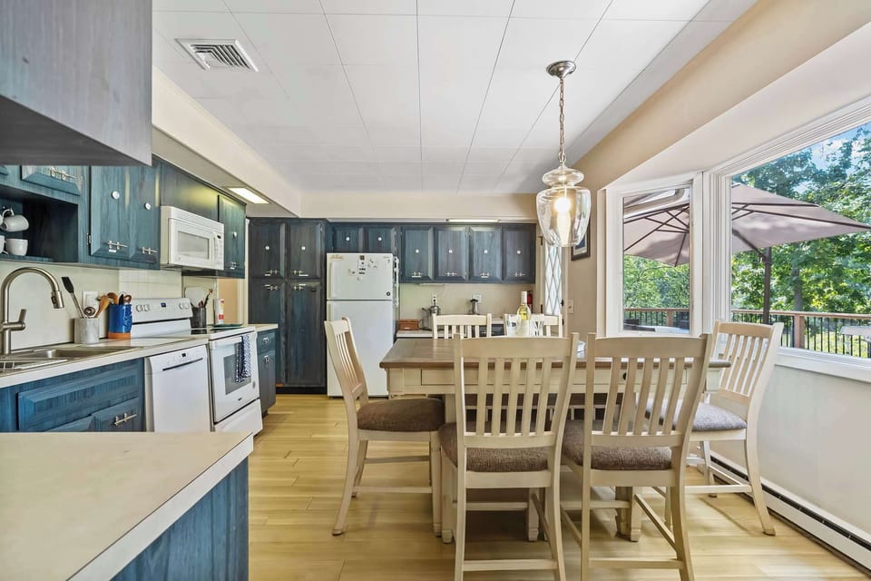 Kitchen with breakfast nook and deck access
