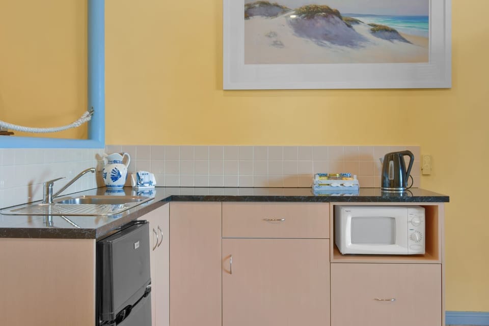 Compact Kitchenette for Easy Stays

