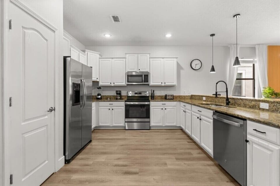 1435MoonValleyDrive(9)