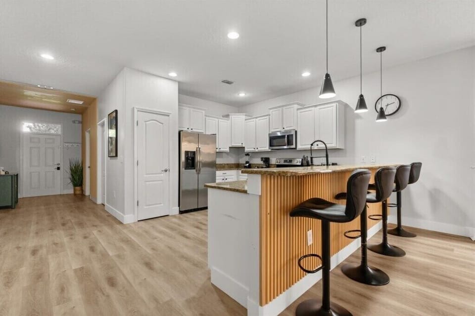 1435MoonValleyDrive(7)