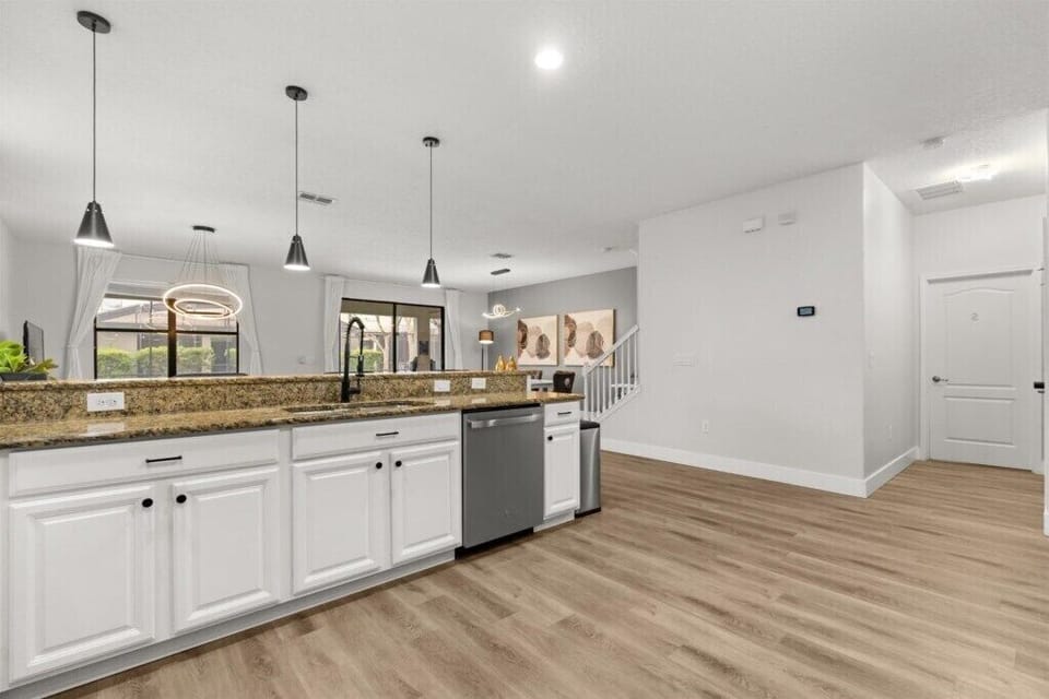 1435MoonValleyDrive(10)