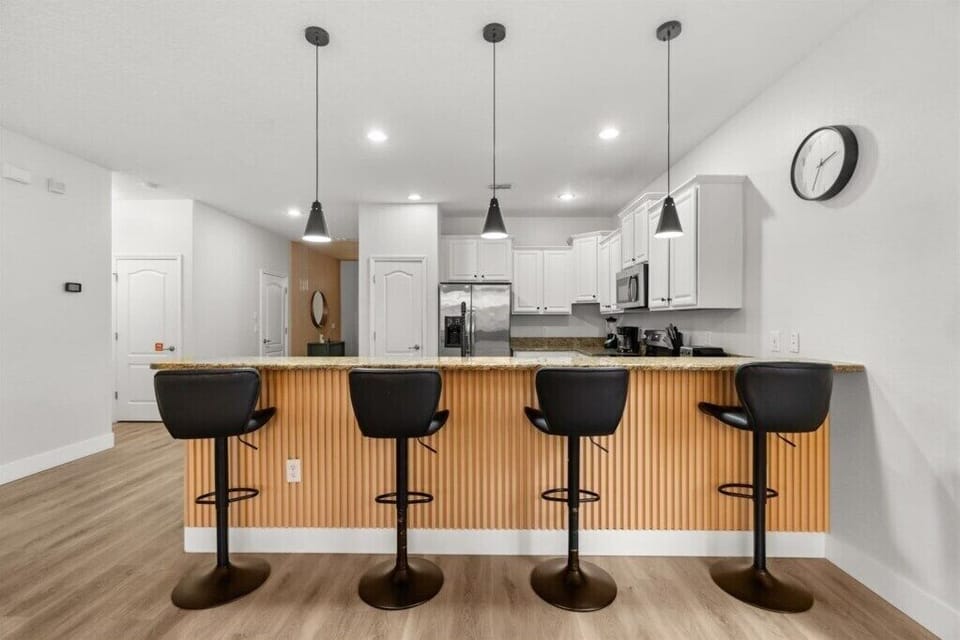1435MoonValleyDrive(8)