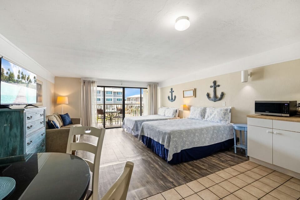 Welcome to Anchor Cove in Cedar Cove Condos