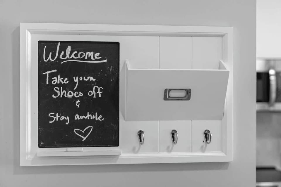 - Welcome board adds a friendly touch to your arrival  
- Thoughtful details create a warm guest experience  
- Perfect start to your stay in this inviting rental  