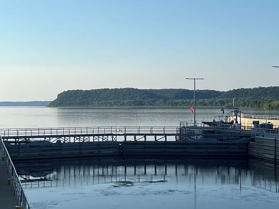 Lock and Dam 11 between Dubuqueand Wisconsin